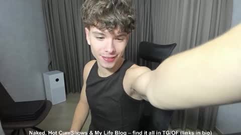 Snapshot of calvin_loves_you chatting on October 7, 2:10 pm Hey I am Calvin online show from October 7, 2:10 pm
