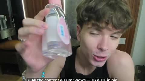 Hey I am Calvin  online show from April 25, 5:10 pm