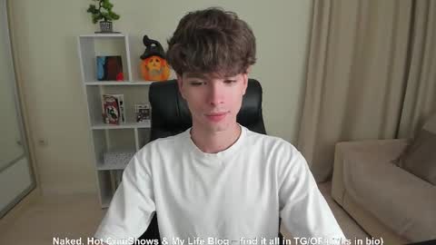 Snapshot of calvin_loves_you chatting on September 12, 6:08 pm Hey I am Calvin online show from September 12, 6:08 pm