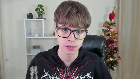 Snapshot of calvin_loves_you chatting on December 8, 7:11 pm Hey I am Calvin online show from December 8, 7:11 pm