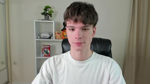 Snapshot of calvin_loves_you chatting on February 8, 7:05 pm Hey I am Calvin online show from February 8, 7:05 pm