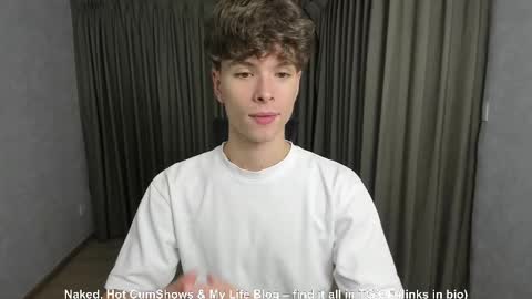 Snapshot of calvin_loves_you chatting on October 12, 2:22 pm Hey I am Calvin online show from October 12, 2:22 pm