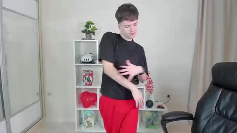 Snapshot of calvin_loves_you chatting on March 4, 7:11 pm Hey I am Calvin online show from March 4, 7:11 pm