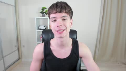 Snapshot of calvin_loves_you chatting on January 29, 7:11 pm Hey I am Calvin online show from January 29, 7:11 pm