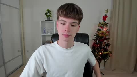 Snapshot of calvin_loves_you chatting on December 18, 7:08 pm Hey I am Calvin online show from December 18, 7:08 pm