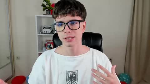 Snapshot of calvin_loves_you chatting on March 7, 7:05 pm Hey I am Calvin online show from March 7, 7:05 pm
