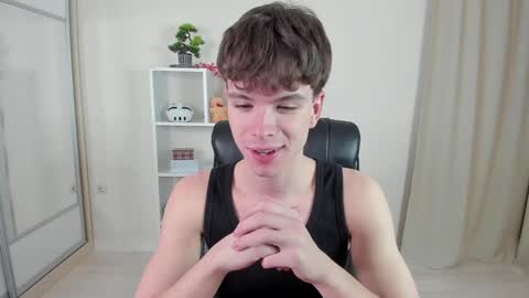 Snapshot of calvin_loves_you chatting on January 8, 7:03 pm Hey I am Calvin online show from January 8, 7:03 pm