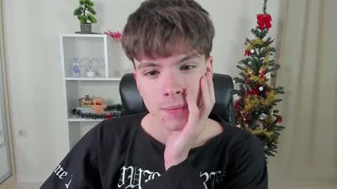 Snapshot of calvin_loves_you chatting on December 28, 7:11 pm Hey I am Calvin online show from December 28, 7:11 pm