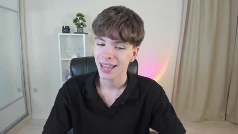 Snapshot of calvin_loves_you chatting on December 6, 7:12 pm Hey I am Calvin online show from December 6, 7:12 pm