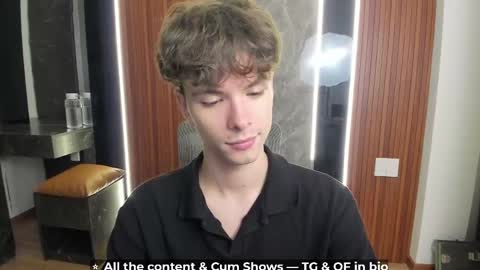 Hey I am Calvin  online show from April 26, 5:21 pm