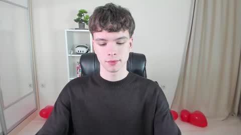 Snapshot of calvin_loves_you chatting on February 15, 7:06 pm Hey I am Calvin online show from February 15, 7:06 pm