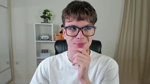 Snapshot of calvin_loves_you chatting on January 21, 7:17 pm Hey I am Calvin online show from January 21, 7:17 pm