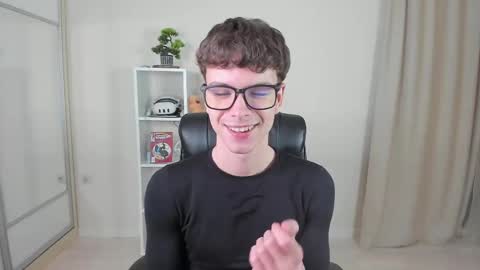 Snapshot of calvin_loves_you chatting on February 18, 7:10 pm Hey I am Calvin online show from February 18, 7:10 pm