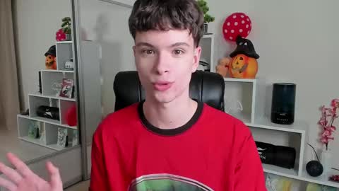 Snapshot of calvin_loves_you chatting on March 12, 7:06 pm Hey I am Calvin online show from March 12, 7:06 pm
