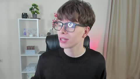 Snapshot of calvin_loves_you chatting on December 3, 7:11 pm Hey I am Calvin online show from December 3, 7:11 pm