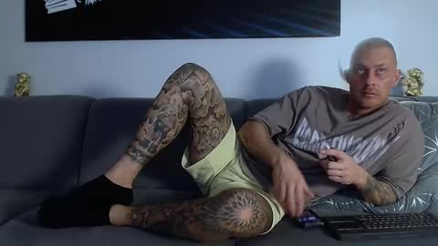 Snapshot of calvinhunt69 chatting on January 21, 10:51 pm Calvin online show from January 21, 10:51 pm