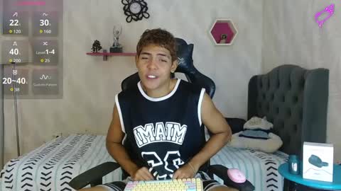Snapshot of cam_sexyboy chatting on October 5, 3:16 pm cam_sexyboy online show from October 5, 3:16 pm