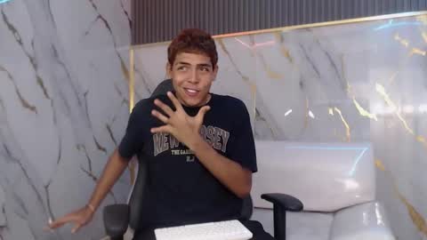 Snapshot of cam_sexyboy chatting on October 1, 2:21 pm cam_sexyboy online show from October 1, 2:21 pm