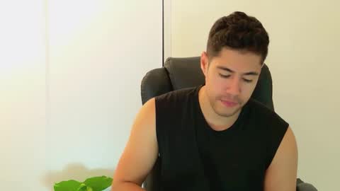 Snapshot of camara110 chatting on October 22, 2:37 am camara110 online show from October 22, 2:37 am