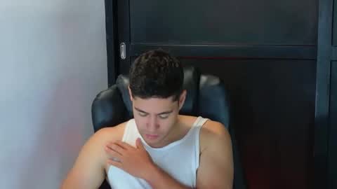 Snapshot of camara110 chatting on October 14, 2:18 am camara110 online show from October 14, 2:18 am