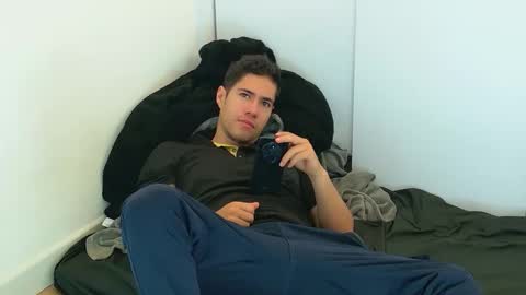 Snapshot of camara110 chatting on October 31, 2:35 am camara110 online show from October 31, 2:35 am