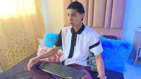 Snapshot of camilo_nom chatting on October 12, 12:54 pm camilo online show from October 12, 12:54 pm