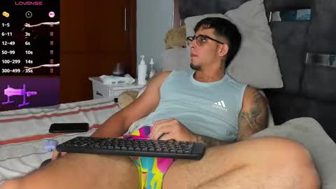 Snapshot of camilo_ospina_ chatting on September 18, 5:31 am INDEPENDENT MODEL online show from September 18, 5:31 am