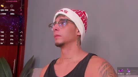 Snapshot of camilo_ospina_ chatting on December 5, 11:05 am INDEPENDENT MODEL online show from December 5, 11:05 am