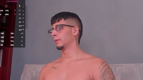 Snapshot of camilo_ospina_ chatting on December 18, 7:26 am INDEPENDENT MODEL online show from December 18, 7:26 am