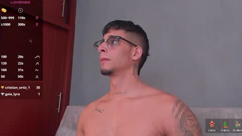 Snapshot of camilo_ospina_ chatting on December 20, 5:47 am INDEPENDENT MODEL online show from December 20, 5:47 am