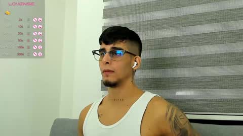 Snapshot of camilo_ospina_ chatting on January 30, 1:44 am INDEPENDENT MODEL online show from January 30, 1:44 am
