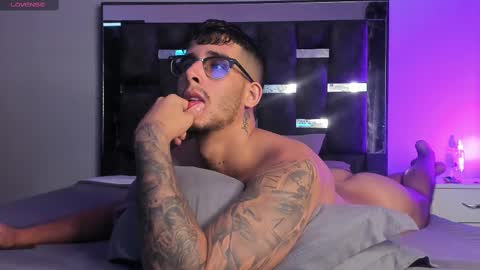 Snapshot of camilo_ospina_ chatting on March 11, 1:23 pm INDEPENDENT MODEL online show from March 11, 1:23 pm