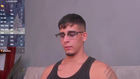 Snapshot of camilo_ospina_ chatting on December 11, 3:37 am INDEPENDENT MODEL online show from December 11, 3:37 am