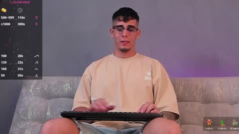 Snapshot of camilo_ospina_ chatting on January 1, 10:46 pm INDEPENDENT MODEL online show from January 1, 10:46 pm