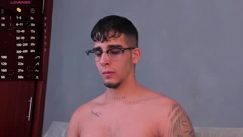 Snapshot of camilo_ospina_ chatting on January 17, 10:44 am INDEPENDENT MODEL online show from January 17, 10:44 am