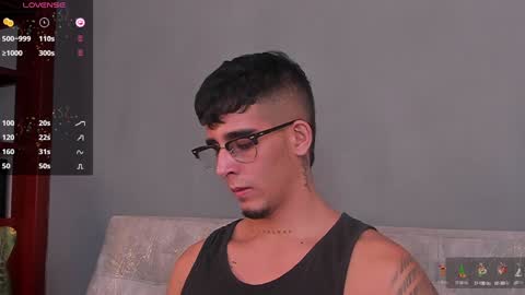 Snapshot of camilo_ospina_ chatting on December 17, 7:07 am INDEPENDENT MODEL online show from December 17, 7:07 am