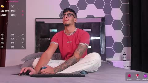 Snapshot of camilo_ospina_ chatting on February 13, 11:15 pm INDEPENDENT MODEL online show from February 13, 11:15 pm