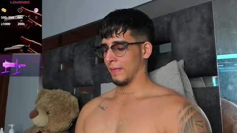 Snapshot of camilo_ospina_ chatting on September 17, 4:46 am INDEPENDENT MODEL online show from September 17, 4:46 am
