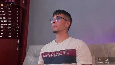 Snapshot of camilo_ospina_ chatting on December 30, 3:25 am INDEPENDENT MODEL online show from December 30, 3:25 am