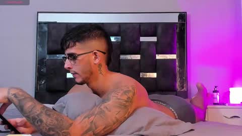 Snapshot of camilo_ospina_ chatting on March 3, 3:17 am INDEPENDENT MODEL online show from March 3, 3:17 am