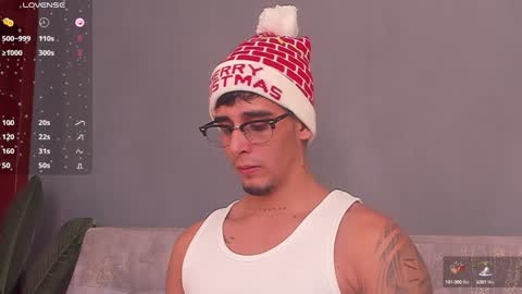 Snapshot of camilo_ospina_ chatting on December 13, 4:43 am INDEPENDENT MODEL online show from December 13, 4:43 am