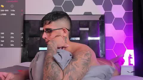 Snapshot of camilo_ospina_ chatting on February 15, 5:30 am INDEPENDENT MODEL online show from February 15, 5:30 am