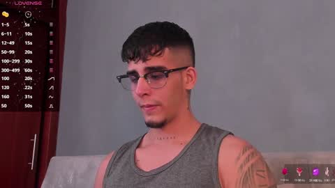 Snapshot of camilo_ospina_ chatting on January 19, 2:59 pm INDEPENDENT MODEL online show from January 19, 2:59 pm