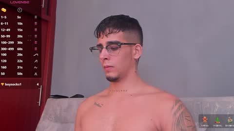 Snapshot of camilo_ospina_ chatting on December 19, 4:56 am INDEPENDENT MODEL online show from December 19, 4:56 am