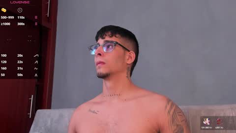 Snapshot of camilo_ospina_ chatting on January 16, 7:07 am INDEPENDENT MODEL online show from January 16, 7:07 am