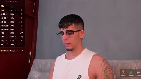Snapshot of camilo_ospina_ chatting on January 15, 9:45 am INDEPENDENT MODEL online show from January 15, 9:45 am