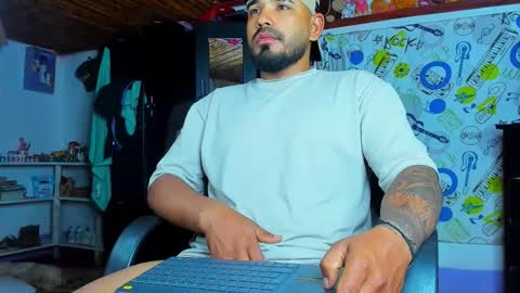 Snapshot of camilo_tijeras chatting on October 8, 7:13 am CAMILO online show from October 8, 7:13 am