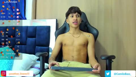 Snapshot of camilobass_ chatting on February 18, 12:59 am Camilo Bass online show from February 18, 12:59 am
