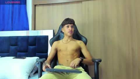 Snapshot of camilobass_ chatting on January 28, 1:39 am Camilo Bass online show from January 28, 1:39 am