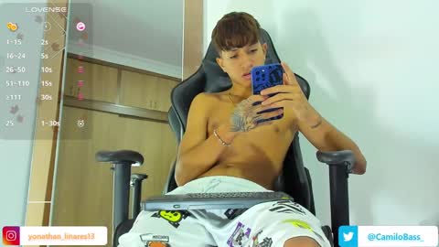 Snapshot of camilobass_ chatting on December 27, 2:04 am Camilo Bass online show from December 27, 2:04 am